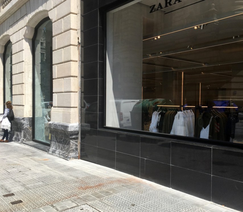ZARA, arquitectura “high-cost” y feminismo – ArquiLecturA