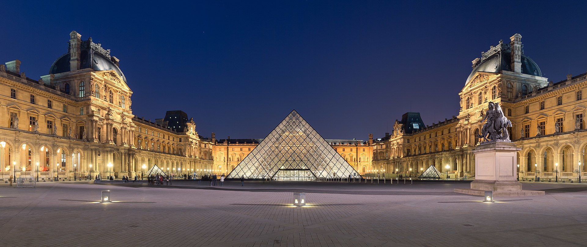 1920px-Louvre_Museum_Wikimedia_Commons