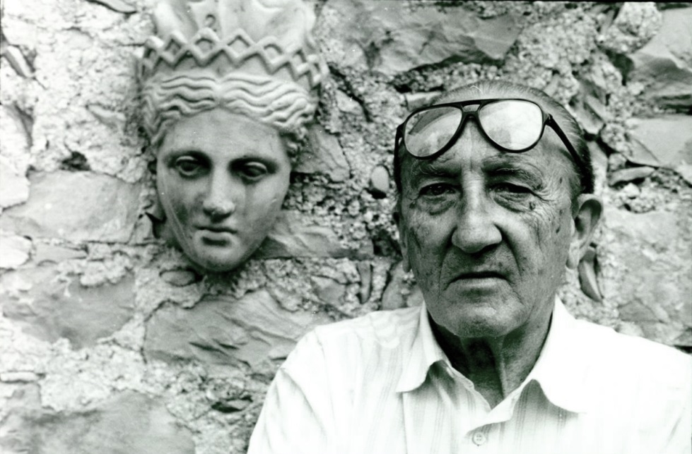 Retrato-de-Francisco-Javier-Sáenz-de-Oíza-en-su-casa-de-Mallorca.